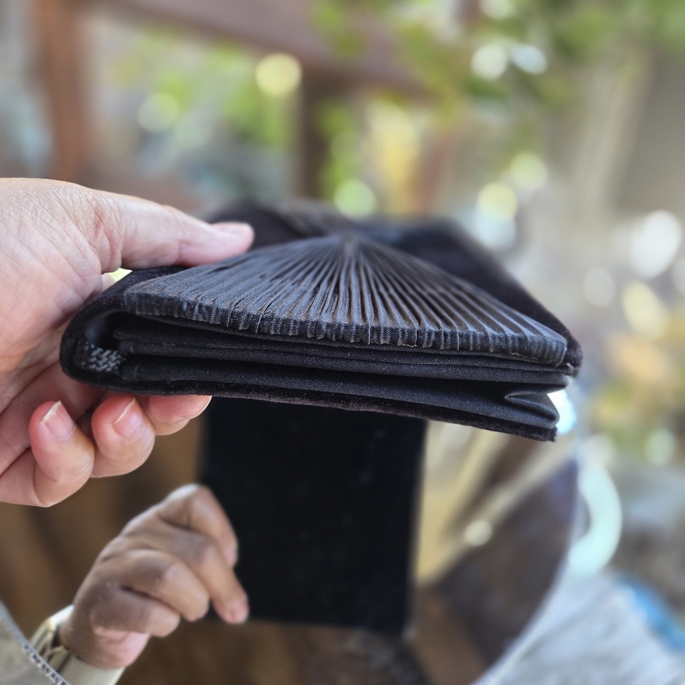 Galerie Black Velvet Formal Evening Clutch With Strap Satin Bow Accent - Picture 4 of 14